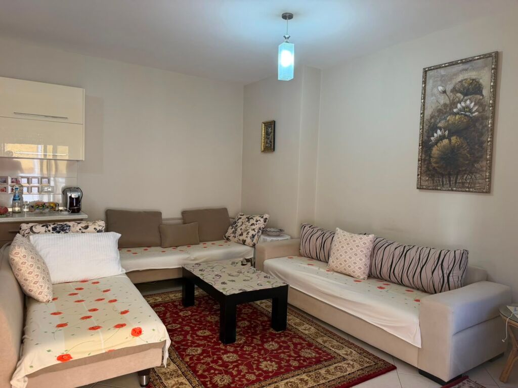 Shitet: Apartament 1+1 në Super Rezidencë Banimi, Vlorë.