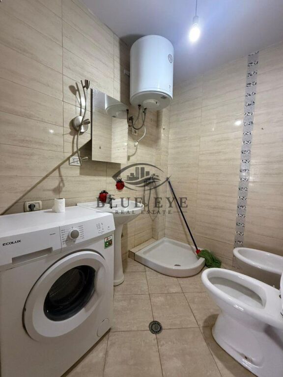 Shitet Apartament 1+1 pranë Majestic – Vetëm 200 m nga deti!