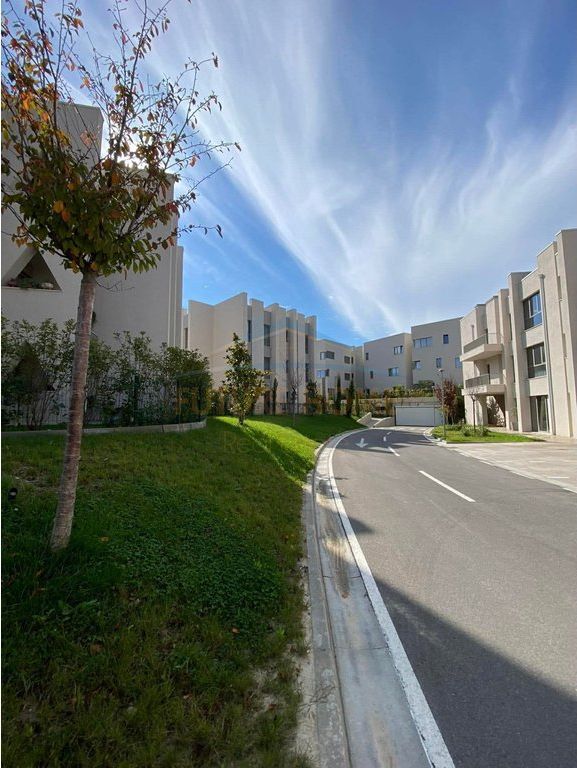 Rent, 3-Storey Villa, "Green Valley" Complex, Dry Lake, Tirana
