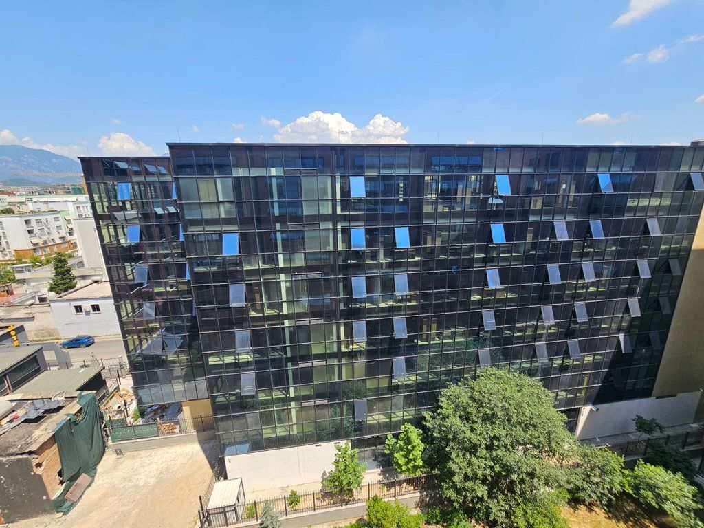 Jepet me qira apartament për zyra/pune, përballë SPAK-ut 650 € /Muaj Sip. Totale  115m2