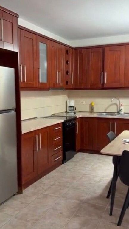 Jepet me qira Apartament 2+1 te Rruga 5 Maji prane Concord Center