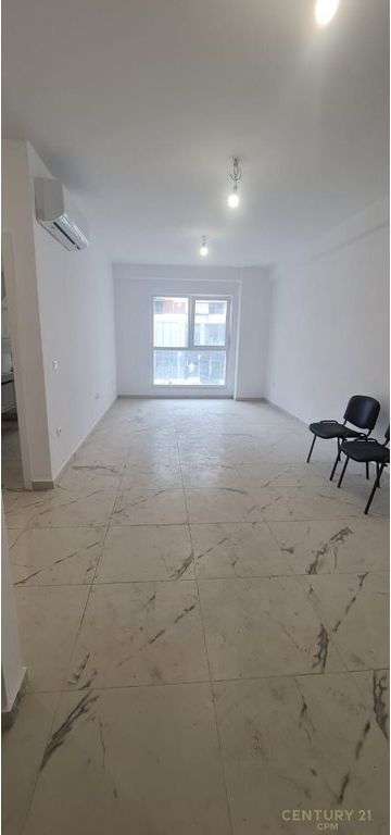 €400 Office for rent 📍 Aura Complex, Laprake!