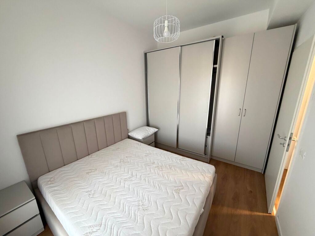Jepet me qera apartament 1+1  📍 Adresa: Ali Demi, Kompleksi Kaimi 💰 Çmimi: 40,000 lek/muaj