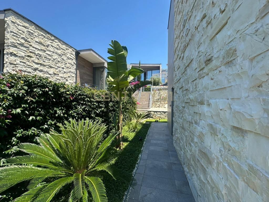 Vilë Unike me Pamje Deti në “Residenca Olea”, Dhërmi – ( 3+3, Oborr dhe Parkim )