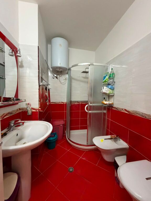 Shitet: Apartament 1+1 në Super Rezidencë Banimi, Vlorë.