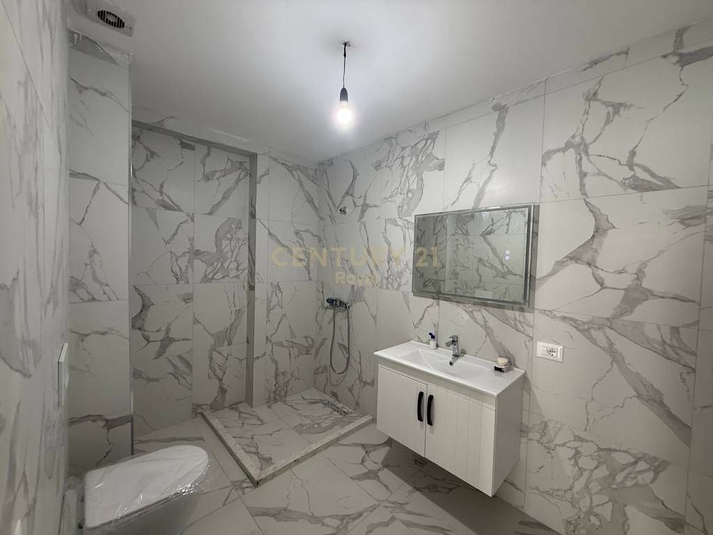 Locale in affitto vicino a Porcelan 2