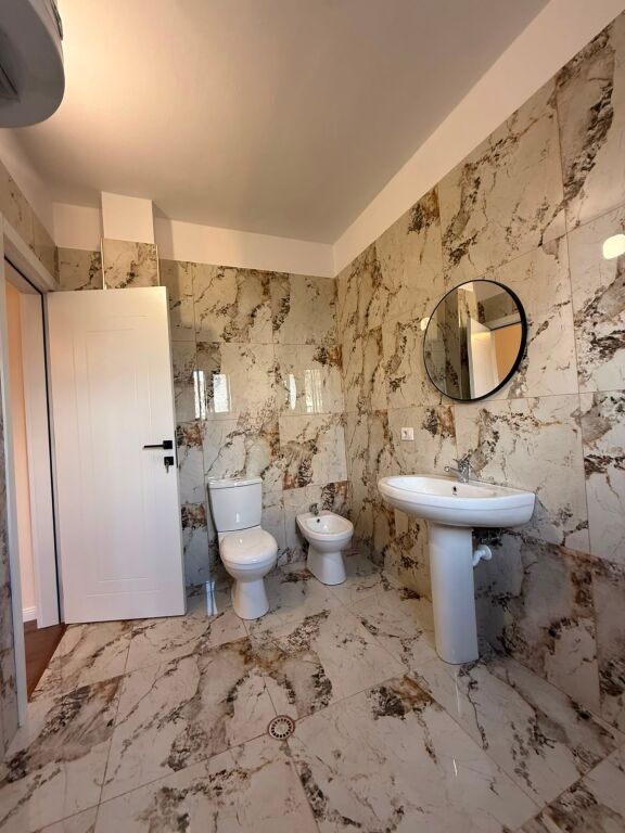 Shitet Apartament 2+1+2 në Ish Rajon, Lagja 6- Durres!