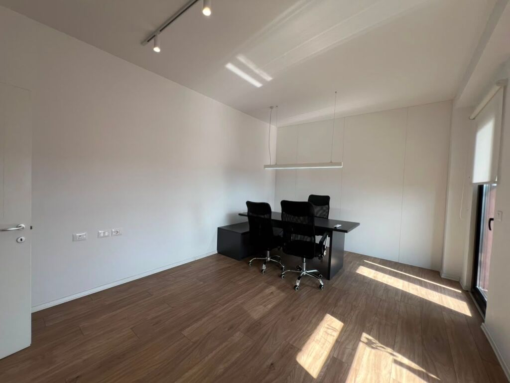 OFFICE FOR RENT 2+1+2