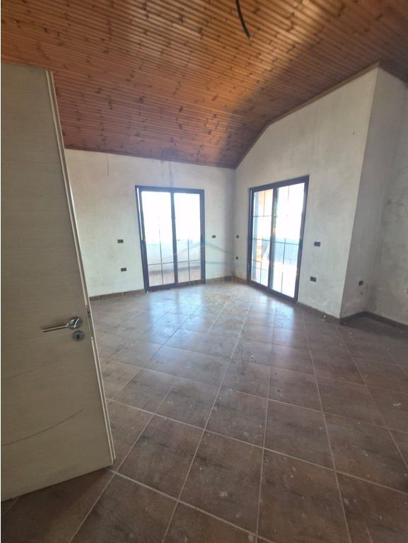 Qera, Apartament 2+1, Rruga e Barrikadave