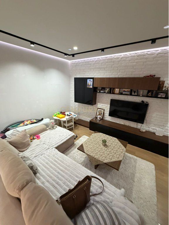 Apartment 2+1 for sale in Yzberisht