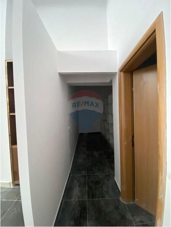 Dyqan - Për Shitje - Pallatet e Verdha, Tiranë(ID: 530171096-58)