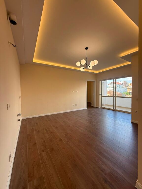 Shitet Apartament 2+1+2 në Ish Rajon, Lagja 6- Durres!