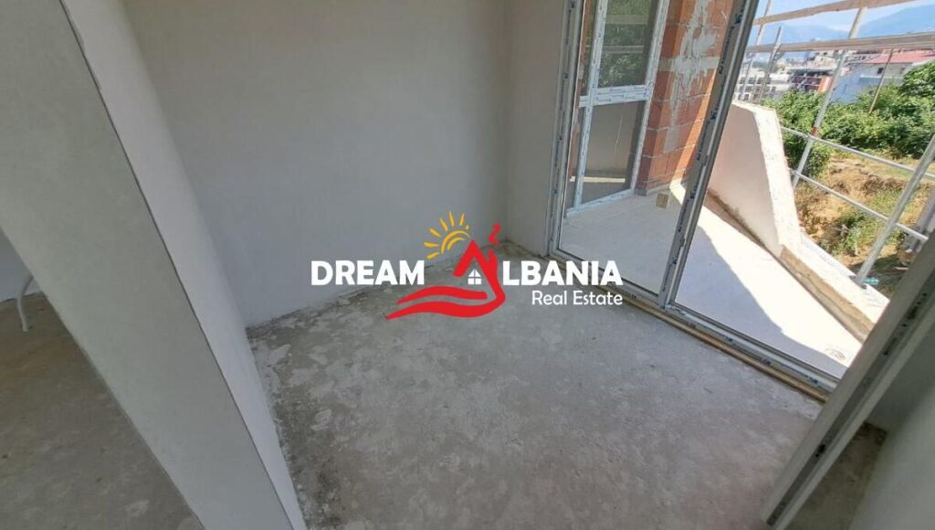 Duplex 3+1 in vendita vicino al Lago Secco vicino al Radisson Hotel a Tirana (ID 5131001)
