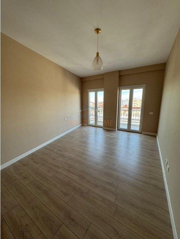 For sale 1+1, Sauk, Tirana Porta e Re. DB64584