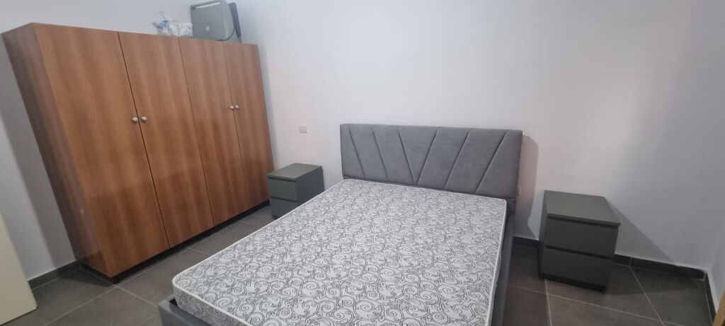 Jepet me qera apartament 2+1 pranë rrethrrotullimit të Selitës.