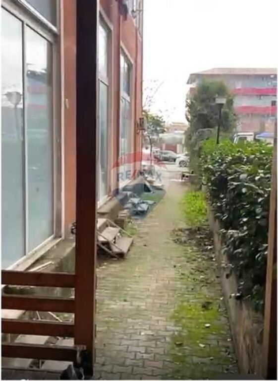 Dyqan - Për Shitje - Pallatet e Verdha, Tiranë(ID: 530171096-58)