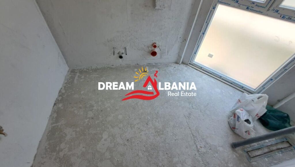 Duplex 3+1 in vendita vicino al Lago Secco vicino al Radisson Hotel a Tirana (ID 5131001)
