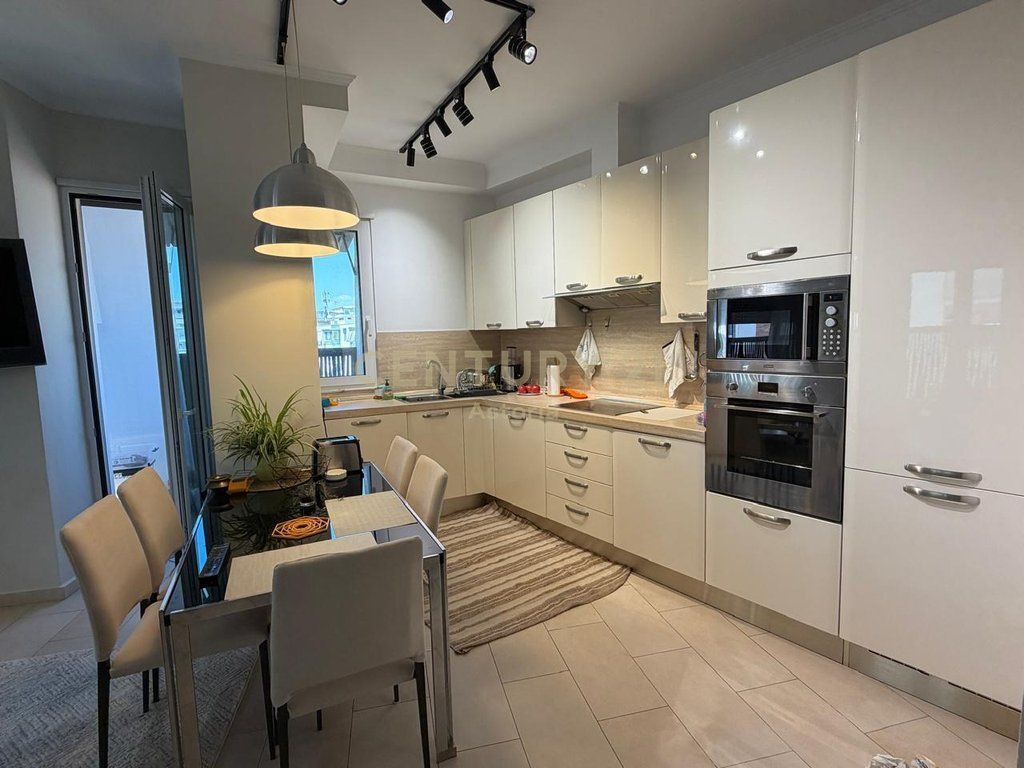 JEPET ME QIRA - APARTAMENT 2+1 Tek 21 Dhjetori, pranë Joena Market