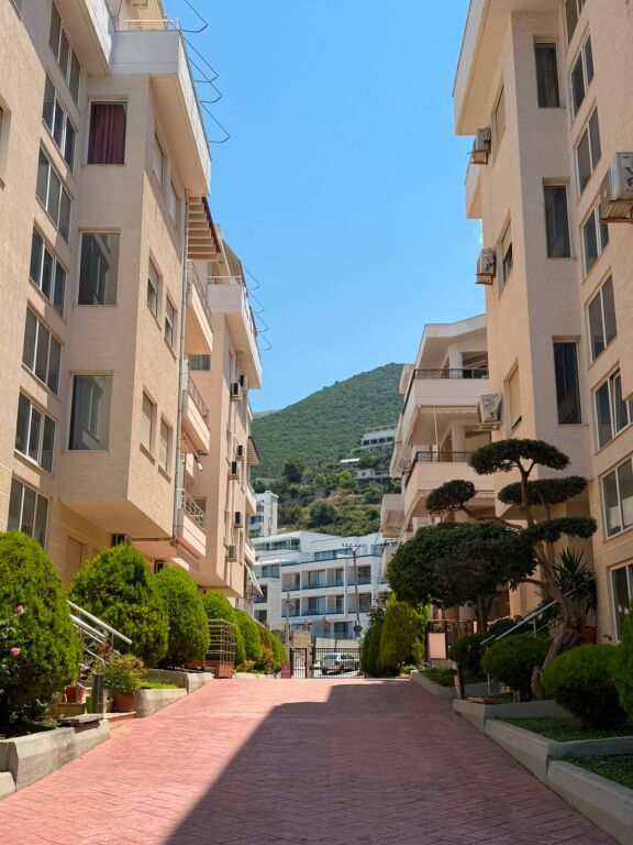 Shitet: Apartament 1+1 në Super Rezidencë Banimi, Vlorë.