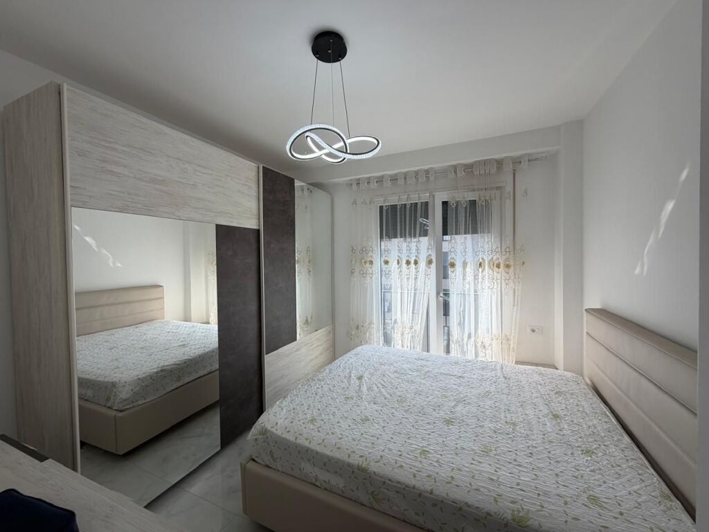 Qera, Apartament 2+1 + 2 Poste Parkimi, Unaza Re 600 €