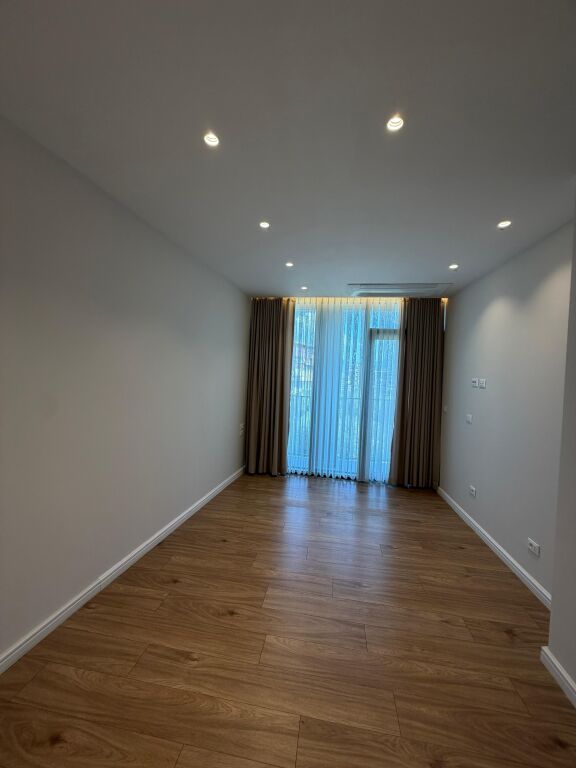 🏢 Ufficio in Affitto | Lake View, Tirana 🏢