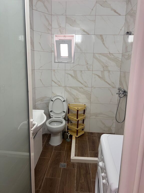 Shitet apartament 1+1 në Laprakë për 129 000 €