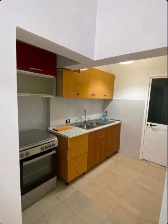 🏡 Apartment 1+1 for Rent – Xhamllik  📍 Xhanfize Keko Street  ✔️ 45 m² ✔️ 1st Floor ✔️ Fully furnished ✔️ 100 m from European University ✔️ 20 m from the bus station  💶 Price: 400€/month  📩 Contact us for more information or a visit.