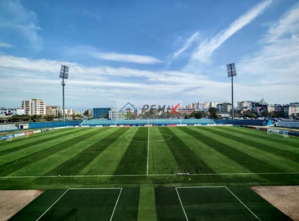 LOCALE COMMERCIALE IN AFFITTO VICINO ALLO STADIO, DURRES