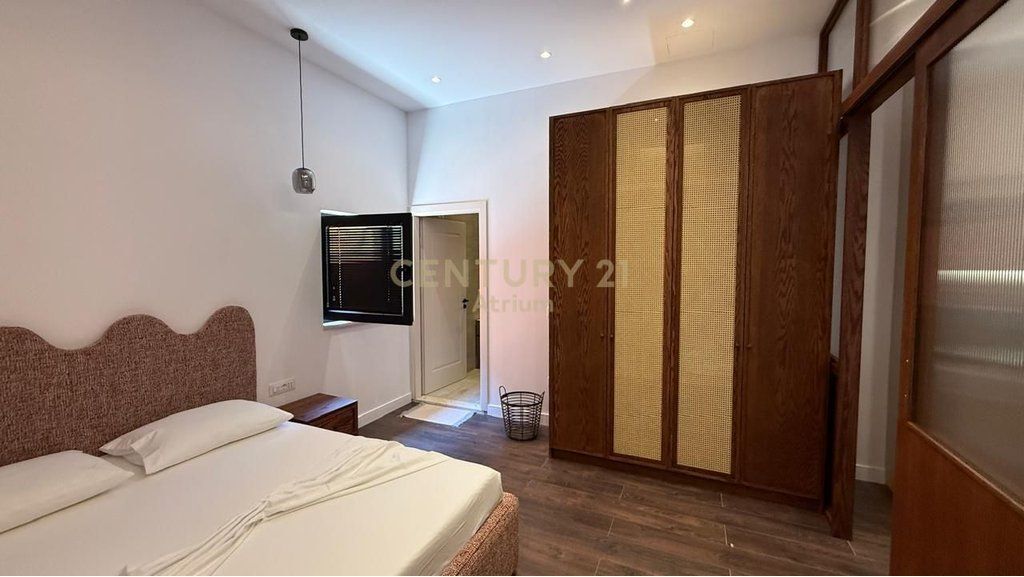 Apartament 1+1 Me Qira në Pazari i Ri, Tiranë - 700€ | 98 m²