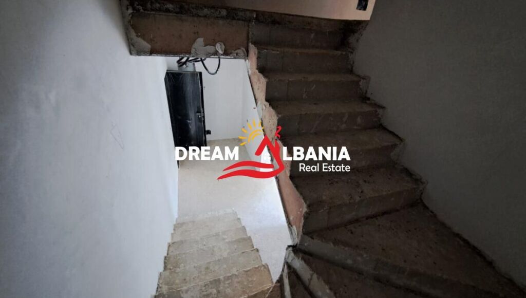 Duplex 3+1 in vendita vicino al Lago Secco vicino al Radisson Hotel a Tirana (ID 5131001)