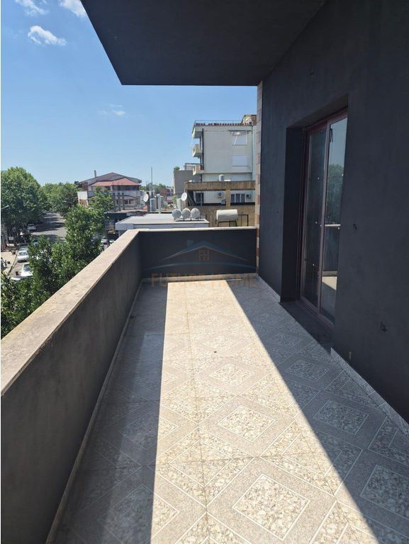 Qera, Apartament 2+1, Rruga e Barrikadave