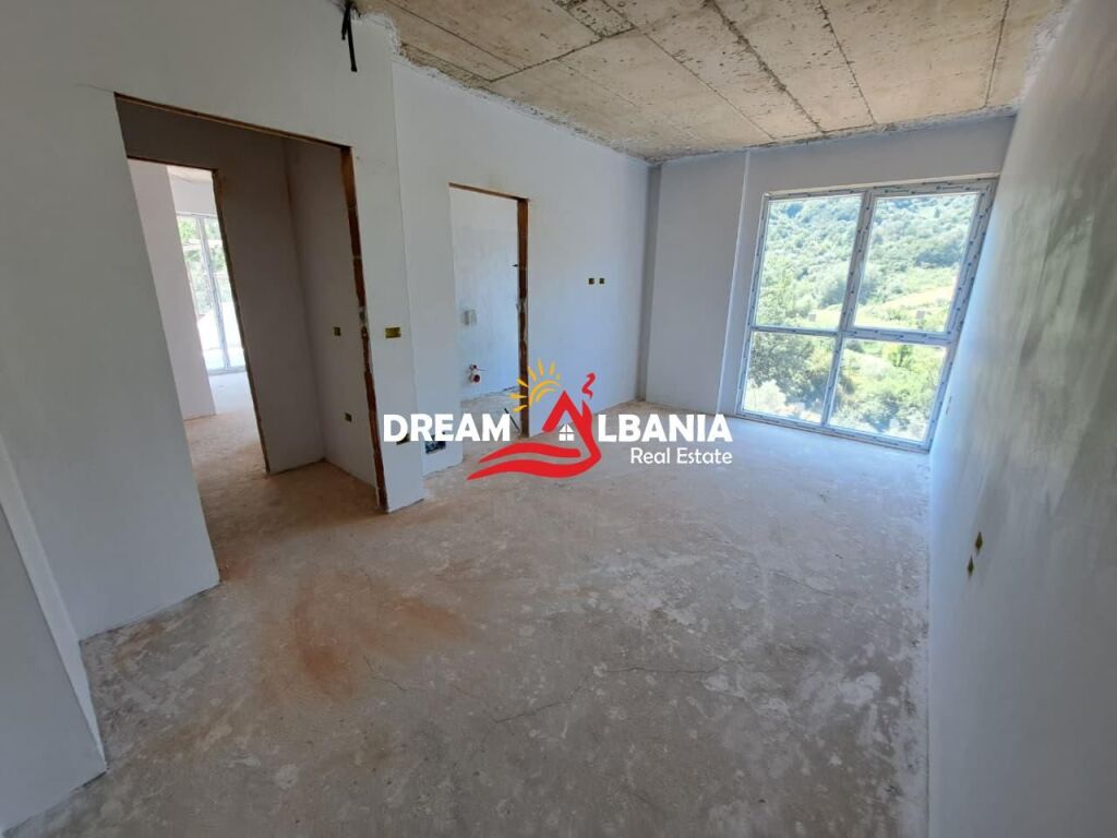 Appartamento duplex 3+1 in vendita presso il lago prosciugato vicino all’Hotel Radisson a Tirana (ID 5131001)