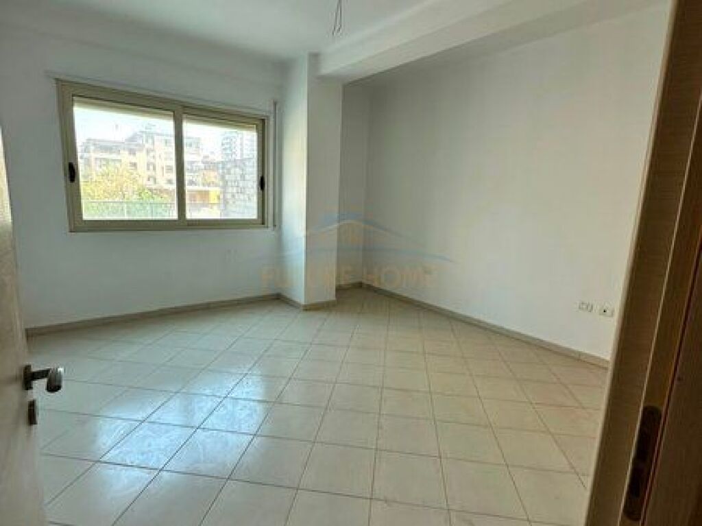 Shitet, Apartament 2+1+Verande, Green Tower Residence, Vlore