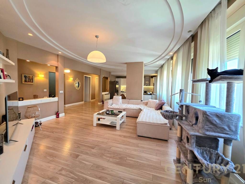 Duplex Penthouse in vendita vicino al Lago Artificiale