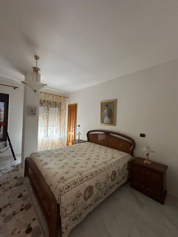 Apartment 3+2+1 for office or residence on Elbasan street