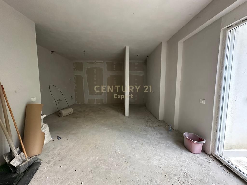 For sale 3+1+2+ yard dry lake