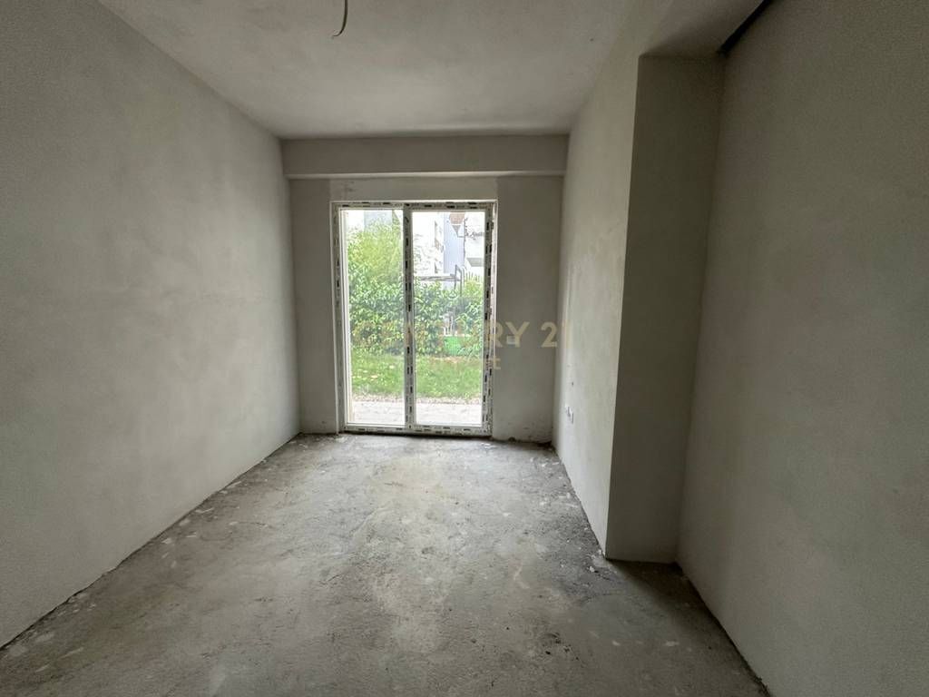 For sale 3+1+2+ yard dry lake
