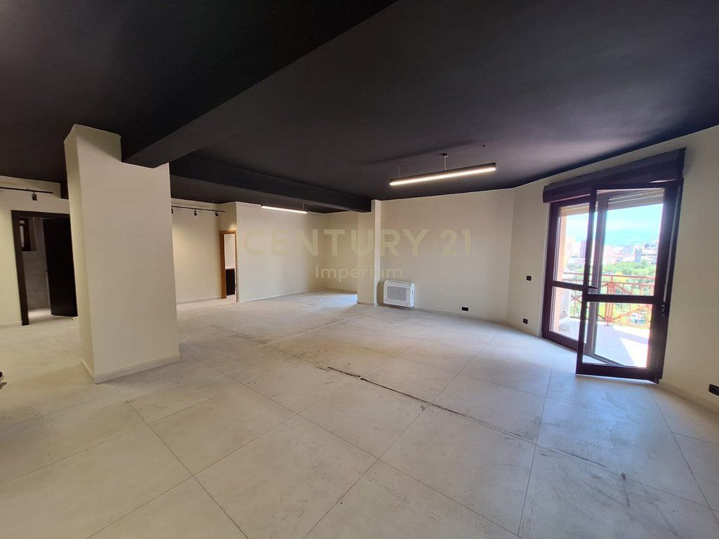 Open Space Office 150 m² for Rent in Torre Drin!