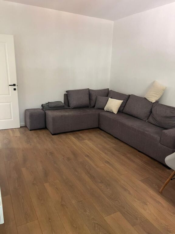 Shitet apartament 1+1 në Laprakë për 129 000 €