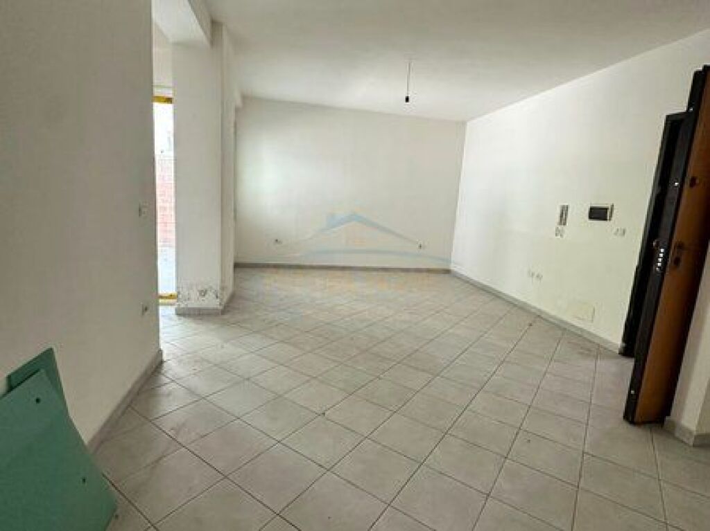 Shitet, Apartament 1+1+Verande, Green Tower Residence, Vlore