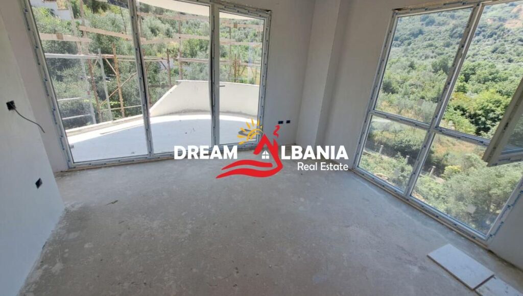 Duplex 3+1 in vendita vicino al Lago Secco vicino al Radisson Hotel a Tirana (ID 5131001)