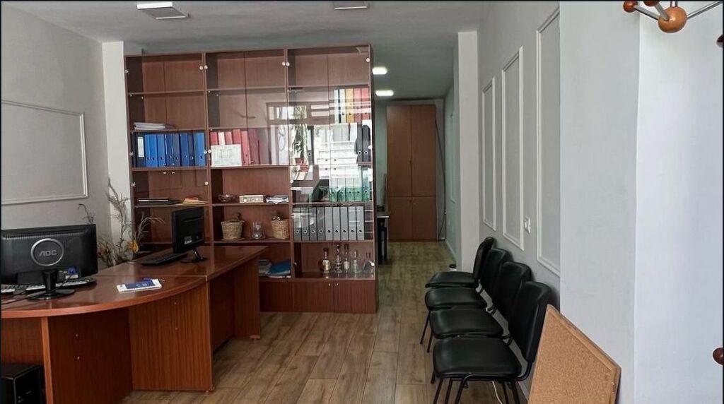 NEGOZIO IN VENDITA VICINO ALLA SCUOLA DI BALLO