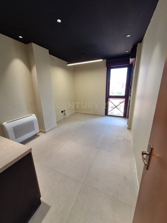 Open Space Office 150 m² for Rent in Torre Drin!