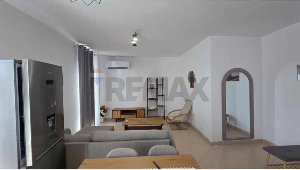 Apartament - Për Qira - Komuna e Parisit, Tiranë