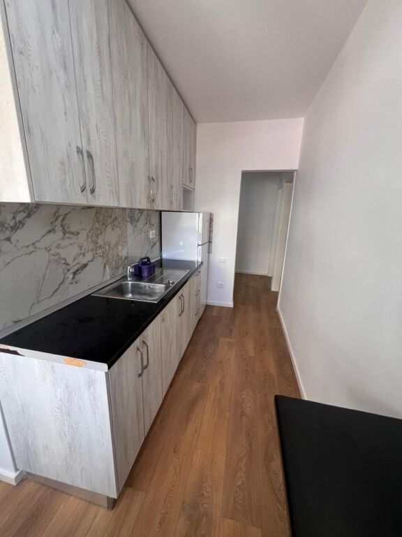 Shitet apartament 1+1 në Laprakë për 129 000 €