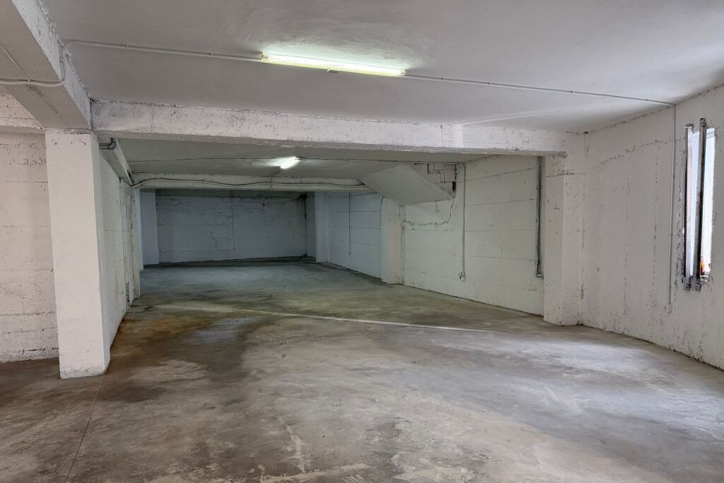 Magazine For Rent In Shkoze (ID BM345) Tirane