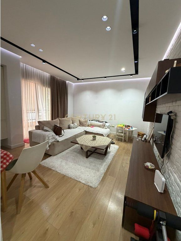 Apartment 2+1 for sale in Yzberisht