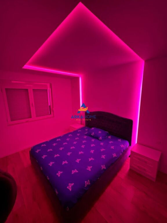 JEPET APARTAMENT ME QERA 1+1+BALLKON "PRANE HOTEL MONDIAL, 21 DHJETORI" 60.000 LEKE - Więcej