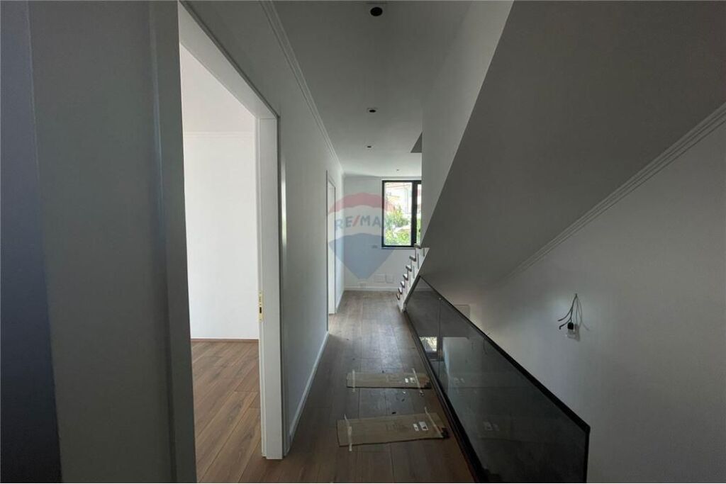 Ofrohet vile 3-kateshe per shitje ne Kombinat    ID:530361014-46