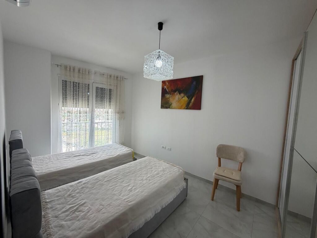 Qera, Apartament 2+1 + 2 Poste Parkimi, Unaza Re 600 €